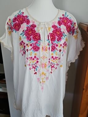 Embroidered Floral Tunic Top - White with Fuchsia Floral Accents